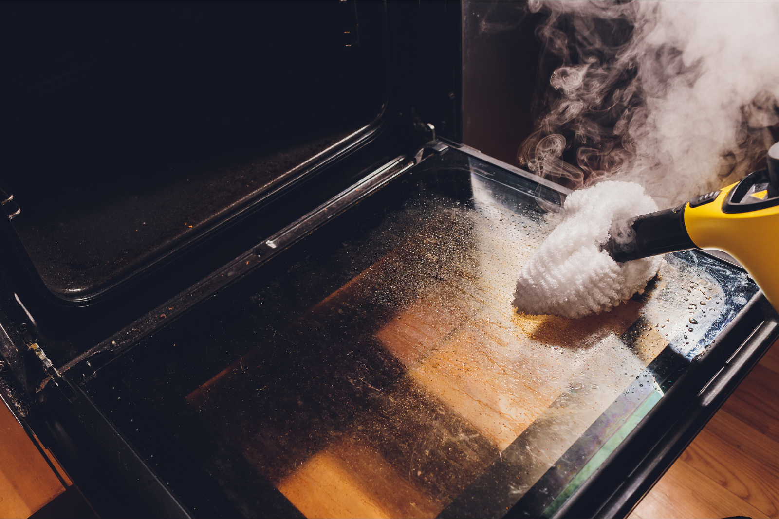 Limpieza con vapor de estufa de cocina